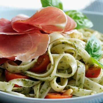 Lundi 18 Aout : Pâtes au pesto et son jambon cru